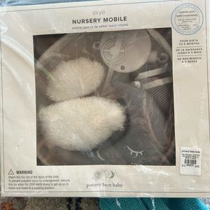 Pottery barn nursery mobile without arm attachment, ⭐️ and 🌙 to theme